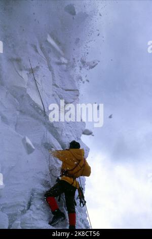 Chris O'Donnell Film: Vertical Limit (USA/GER 2000) Charaktere: Peter Garrett Regie: Martin Campbell 03. Dezember 2000 **WARNUNG** Dieses Foto ist nur für redaktionelle Zwecke bestimmt und unterliegt dem Copyright von COLUMBIA und/oder dem von der Film- oder Produktionsfirma beauftragten Fotografen und kann nur von Publikationen im Zusammenhang mit der Bewerbung des oben genannten Films reproduziert werden. Eine obligatorische Gutschrift an COLUMBIA ist erforderlich. Der Fotograf sollte auch bei Bekanntwerden des Fotos gutgeschrieben werden. Ohne schriftliche Genehmigung der Film Company kann keine kommerzielle Nutzung gewährt werden. Stockfoto