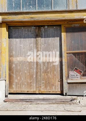 Taylor, Texas, USA - Versteifung am Vordereingang für kleine Unternehmen Stockfoto