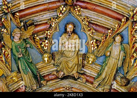 Norwich Kathedrale Klöster, Tür zu S. Aisle, Christus zeigt seine Wunden, 14. Jahrhundert, flankiert von Engeln, mit Instrumenten der Passion, Norfolk Stockfoto