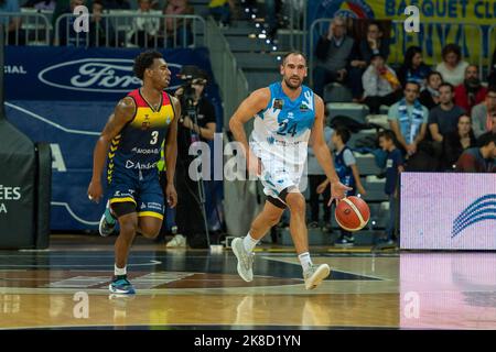 Andorra La vella, Andorra : 22 2022. Oktober : Spieler in Aktion bei Liga heb Oro Spiel zwischen Mora Banc Andorra BC und Caceres Basket , am 22. Oktober Stockfoto