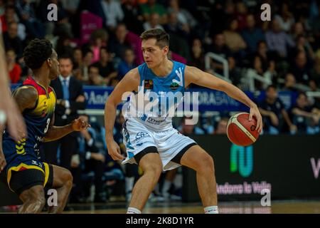 Andorra La vella, Andorra : 22 2022. Oktober : Spieler in Aktion bei Liga heb Oro Spiel zwischen Mora Banc Andorra BC und Caceres Basket , am 22. Oktober Stockfoto