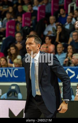 Andorra La vella, Andorra : 22 2022. Oktober : NACHO LEZKANO BCA Trainer im Einsatz beim Liga-LEB Oro-Spiel zwischen Mora Banc Andorra BC und Caceres Basket Stockfoto