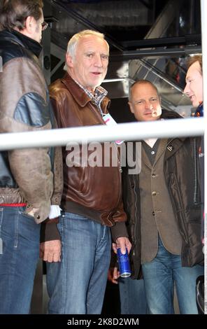 Jerez De La Frontera, Spanien. 09.. Februar 2012. JEREZ de la FRONTERA. Spanien - Formel 1 Testfahrten Dieter MATESCHITZ, Didi - CEO RED BULL F1 in Spanien, Jerez de la Frontera - Formel 1 2012 - Bildnachweis: © ATP/Gerardo BURGOS (Gerardo BURGOS/ATP/SPP) Bildnachweis: SPP Sport Pressefoto. /Alamy Live News Stockfoto