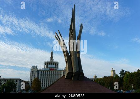 Bukarest, Rumänien - 07. Oktober 2022: Haus der Freien Presse, Casa Presei Libere, ehemaliges Casa Scanteii, ein Gebäude, das von Lomonosov Moscow Stat inspiriert wurde Stockfoto