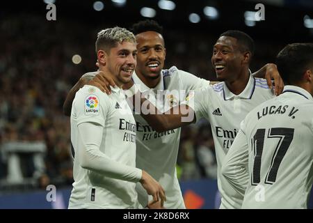 Madrid, Spanien. 20. Oktober 2022. Real Madrid Spieler feiern am 22. Oktober 2022 während des La Liga Match Day 11 zwischen Real Madrid C.F. und Sevilla C.F. im Santiago Bernabeu Stadion in Madrid, Spanien. (Foto von Edward F. Peters/Sipa USA) Quelle: SIPA USA/Alamy Live News Stockfoto