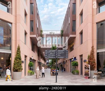 Istanbul, Türkei - 31. August 2022: Interne Passage in Galataport, einem Mischnutzungsgebiet, das sich entlang der Küste des Bosporus-Meerenge im Distrikt Karakoy befindet Stockfoto