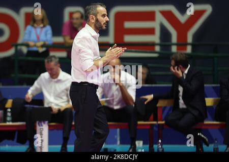 Cheftrainer Marco Gaspari (Vero Volley Milano) beim Spiel der Damen der Vero Volley Milano gegen Wash4Green Pinerolo, Volleyball Italyan Serie A1 in Monza (MB), Italien, Oktober 22 2022 Stockfoto