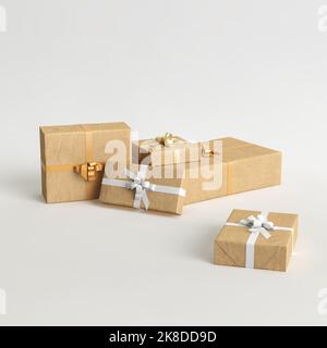 3D Illustration von vielen Geschenkschachteln über den weihnachtstag isoliert auf weißem Hintergrund Stockfoto