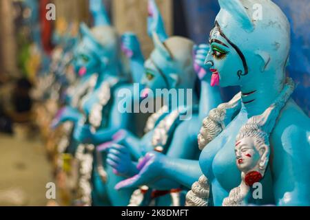 Göttin kali Lehm Idole werden für kalipuja Festival in kalkata indien gemacht. Stockfoto