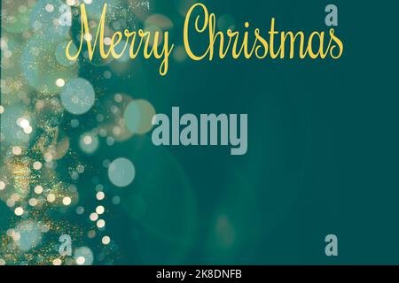 frohe weihnachten Grußkarte Vorlage in tiefgrünem Farbe mit Bokeh Lichter. Copy space. Trendige dunkelgrüne Farbe für Urlaub Design Stockfoto