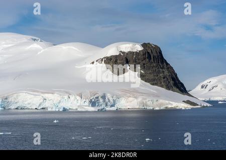 kap astrup. nordspitze der wiencke-Insel am Eingang zum neumayer-Kanal von der gerlache-Meerenge. antarktische Halbinsel. antarktis Stockfoto