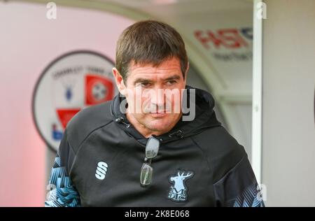 Mansfield-Manager Nigel Clough während des zweiten Spiels der EFL League zwischen Crawley Town und Mansfield Town im Broadfield Stadium , Crawley , Großbritannien - 22.. Oktober 2022 nur für redaktionelle Verwendung. Keine Verkaufsförderung. Für Football-Bilder gelten Einschränkungen für FA und Premier League. Keine Nutzung des Internets/Handys ohne FAPL-Lizenz - für Details wenden Sie sich an Football Dataco Stockfoto