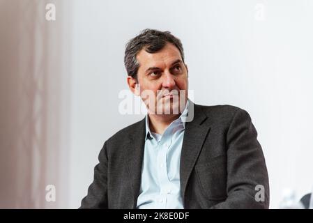 Dogliani, Italien. 6.Mai 2017. Mario Calabresi, ehemaliger Direktor der italienischen Zeitung „la Repubblica“ und Journalist, beim TV-Festival Stockfoto