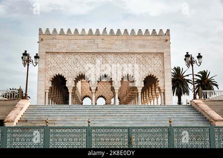 Außentreppe am Mausoleum, Blick von unten, Rabat, Rabat-Sale-Kenitra, Marokko Stockfoto