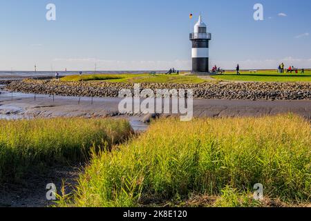 Gezeitenbach mit Leuchtturm kleiner Preusse am Wattenmeer an der Mündung der Weser, Wremen, Wurster-Nordseeküste, Nordsee-Küste, Land Stockfoto