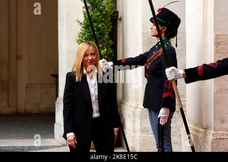 Rom, Italien. 23. Oktober 2022. Rom, Italien, 23. Oktober 2022. Die neue Premierministerin Giorgia Meloni kommt zur Übergabezeremonie im Regierungsbüro des Chigi-Palasts an. ItalyÕs Quelle: Riccardo De Luca - Bilder Aktualisieren/Alamy Live News Stockfoto