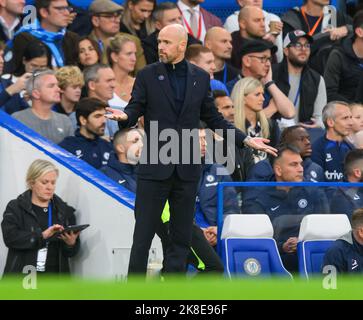 London, Großbritannien. 22. Oktober 2022. 22 Okt 2022 - Chelsea gegen Manchester United - Premier League - Stamford Bridge Manchester United Manager Erik ten Hag während des Premier League Spiels gegen Chelsea in Stamford Bridge, London. Bildnachweis: Mark Pain/Alamy Live News Stockfoto