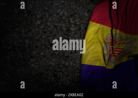 Ziemlich dunkles Bild von Andorra Flagge mit großen Falten auf dunklem Asphalt mit leerem Platz für Inhalt - jede Feier Flagge 3D Illustration Stockfoto