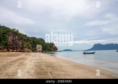 Der Blick auf den Bako National Park Strand Sarawak Malaysia und das Südchinesische Meer. Gegründet im Jahr 1957, ist es der älteste Nationalpark in Sarawak. Stockfoto