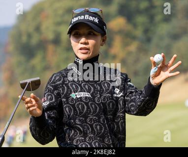 Wonju, Südkorea. 22. Oktober 2022. Die Neuseeländerin Lydia Ko reagiert auf das dritte Grün während der Endrunde der BMW Ladies Championship im Oak Valley Country Club in Wonju, Südkorea, am 22. Oktober 2022. (Foto: Lee Young-ho/Sipa USA) Quelle: SIPA USA/Alamy Live News Stockfoto