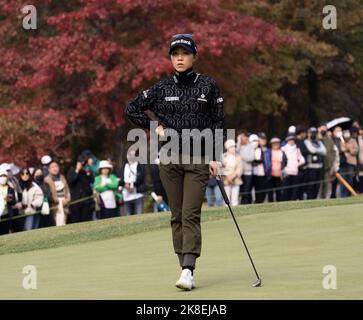 Wonju, Südkorea. 22. Oktober 2022. Die Neuseeländerin Lydia Ko blickt beim Finale der BMW Ladies Championship am 22. Oktober 2022 im Oak Valley Country Club in Wonju, Südkorea, auf das Grün der 2.. (Foto: Lee Young-ho/Sipa USA) Quelle: SIPA USA/Alamy Live News Stockfoto