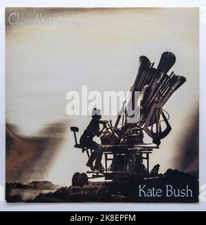 Bildercover der 12 Zoll großen Single-Version von Cloudbusting von Kate Bush, die 1985 veröffentlicht wurde Stockfoto