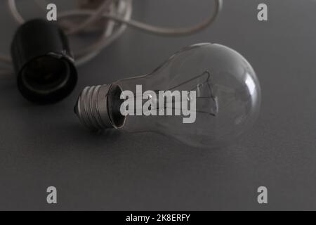 Alte elektronische Teile, Patronenhalter für alte Lampen. Stockfoto