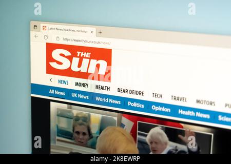 Exeter, Großbritannien - Oktober 2022: Online-Homepage der Zeitung Sun, einer britischen Tageszeitung, die von der Nachrichtengruppe Newspapers Division von News UK, i, veröffentlicht wurde Stockfoto