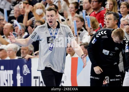 Kiel, Deutschland. 23. Oktober 2022. Handball: Bundesliga, THW Kiel - Rhein-Neckar Löwen, Matchday 8, Wunderino Arena. Kiels Trainer Filip Jicha Prost. Quelle: Frank Molter/dpa/Alamy Live News Stockfoto