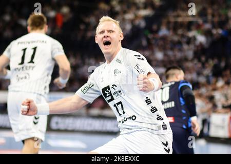 Kiel, Deutschland. 23. Oktober 2022. Handball: Bundesliga, THW Kiel - Rhein-Neckar Löwen, Matchday 8, Wunderino Arena. Kieler Patrick Wiencek feiert nach einem Tor. Quelle: Frank Molter/dpa/Alamy Live News Stockfoto