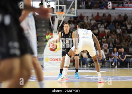 PalaSerradimigni, Sassari, Italien, 23. Oktober 2022, Matteo Spagnolo (Dolomiti Energia Trentino) während der Banco di Sardegna Sassari gegen Dolomiti Energia Trentino - Italienischer Basketball A Serie Championship Stockfoto