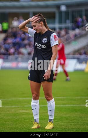 Frankfurt, Deutschland. 23. Oktober 2022. Frankfurt, Deutschland, Oktober 23. 2022: Lara Prasnikar (7 Frankfurt) beim FLYERALARM Frauen-Bundesliga-Spiel zwischen Eintracht Frankfurt und MSV Duisburg im Stadion Brentanobad in Frankfurt am Main. (Norina Toenges/Sports Press Photo/SPP) Quelle: SPP Sport Press Photo. /Alamy Live News Stockfoto