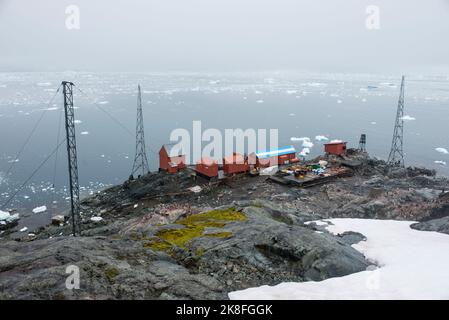 Argentinischer Run Base Brown im Paradise Harbour in der Antarktis Stockfoto