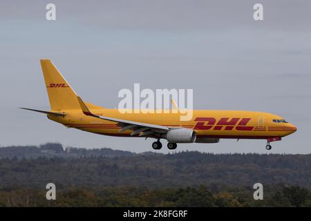 EX-IXO Boeing 737 Swift Air DHL Frachtflugzeug Flughafen Köln-Bonn 12/10/2022 EDDK CGN Stockfoto