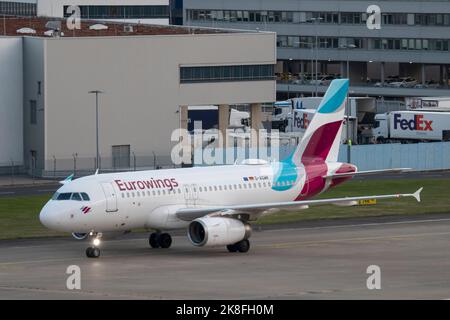 D-AGWK Airbus A319 Eurowings Flughafen Köln/Bonn 12/10/2022 EDDK CGN Stockfoto