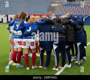 Oslo, Norwegen. 23. Oktober 2022. Oslo, Norwegen, 23. 2022. Oktober: Spieler von Valerenga vor dem Playoff-Spiel in Toppserien zwischen Valerenga und Stabaek in der Intility Arena in Oslo, Norwegen (Ane Frosaker/SPP) Quelle: SPP Sport Pressefoto. /Alamy Live News Stockfoto