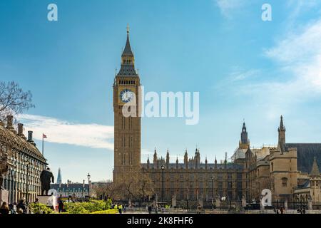Großbritannien, England, London, Parliament Square mit Elizabeth Tower im Hintergrund Stockfoto