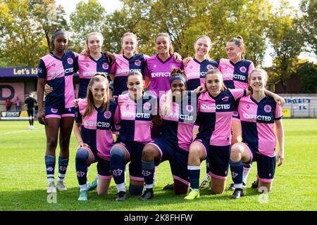 London, Großbritannien. 23. Oktober 2022. Dulwich Hamlet startet XI vor dem Vitality Womens FA Cup Third Round Qualifying Spiel zwischen Dulwich Hamlet und Winchester City Flyers am Champion Hill in London, England. (Liam Asman/SPP) Quelle: SPP Sport Press Photo. /Alamy Live News Stockfoto