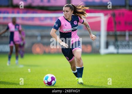 London, Großbritannien. 23. Oktober 2022. Sophie Manzi (9 Dulwich Hamlet) in Aktion während des Vitality Womens FA Cup Dritte Runde Qualifying Spiel zwischen Dulwich Hamlet und Winchester City Flyers auf Champion Hill in London, England. (Liam Asman/SPP) Quelle: SPP Sport Press Photo. /Alamy Live News Stockfoto