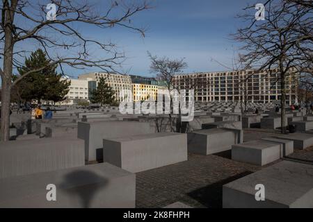 Berlin, Deutschland. 23. Oktober 2022. Denkmal für die ermordeten Juden Europas, Denkmal fÃ¼r die ermordeten Juden Europas, auch als Holocaust-Mahnmal bekannt. (Bild: © Michael Kuenne/PRESSCOV über ZUMA Press Wire) Stockfoto