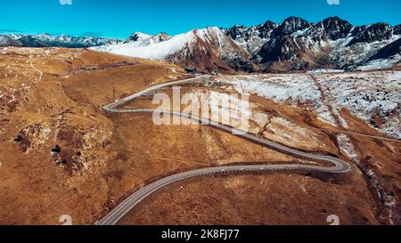 Andorra, Aerial view of El Pas de la Casa pass in autumn Stockfoto