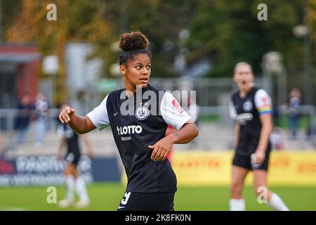 Frankfurt, Deutschland. 23. Oktober 2022. Frankfurt, Deutschland, Oktober 23. 2022: Shekiera Martinez (9 Frankfurt) beim FLYERALARM Frauen-Bundesliga-Spiel zwischen Eintracht Frankfurt und MSV Duisburg im Stadion Brentanobad in Frankfurt am Main. (Norina Toenges/Sports Press Photo/SPP) Quelle: SPP Sport Press Photo. /Alamy Live News Stockfoto