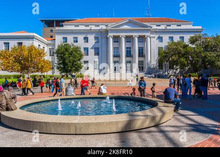 Berkeley, Kalifornien, USA, University of California, Berkeley, Menschenmenge, Studenten auf dem Campus, Gebäude Stockfoto