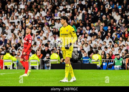 MADRID, SPANIEN - 22. OKTOBER: Bono von Sevilla CF während des Spiels zwischen Real Madrid CF und Sevilla CF von La Liga Santander am 22. Oktober 2022 in Santiago Bernabeu von Madrid, Spanien. (Foto von Samuel Carreño/PxImages) Stockfoto