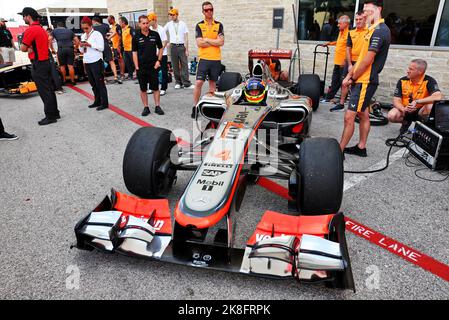 ZAK Brown (USA) McLaren Executive Director im McLaren 2012 MP4/27. 23.10.2022. Formel 1 Weltmeisterschaft, Rd 19, großer Preis der Vereinigten Staaten, Austin, Texas, USA, Wettkampftag. Bildnachweis sollte lauten: XPB/Press Association Images. Stockfoto