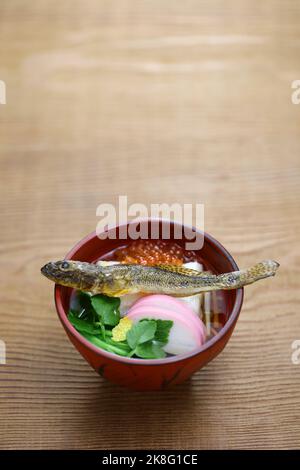 Sendai Zoni; Zoni ist eine spezielle Suppe mit Mochi (Reiskuchen), die die Japaner am Neujahrstag essen. Dies ist zoni aus der Sendai Region, die g Stockfoto