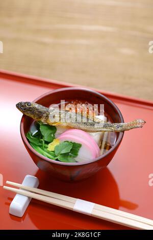 Sendai Zoni; Zoni ist eine spezielle Suppe mit Mochi (Reiskuchen), die die Japaner am Neujahrstag essen. Dies ist zoni aus der Sendai Region, die g Stockfoto