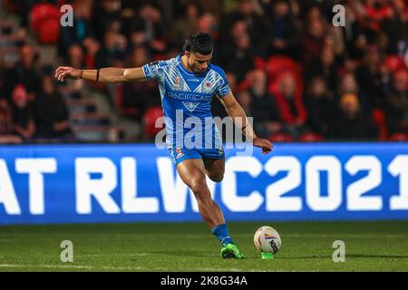 Stephen Crichton aus Samoa wandelt während des Rugby League World Cup 2021 Cup Group A-Spiels Samoa gegen Griechenland im Eco-Power Stadium, Doncaster, Großbritannien, 23.. Oktober 2022 um ein Tor (Foto von Mark Cosgrove/News Images) Stockfoto