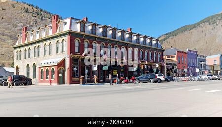 Das Old West Grand Imperial Hotel im viktorianischen Stil an der Greene Street in der alten Bergbaustadt Silverton, Colorado, wurde 1883 eröffnet und ist noch in Betrieb. Stockfoto