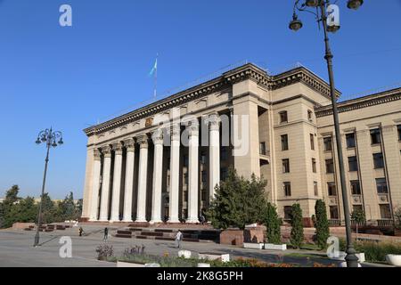 International School of Economics, Kasachisch-Britische Technische Universität, Tole Bi Street, Almaty, Region Almaty, Kasachstan, Zentralasien Stockfoto